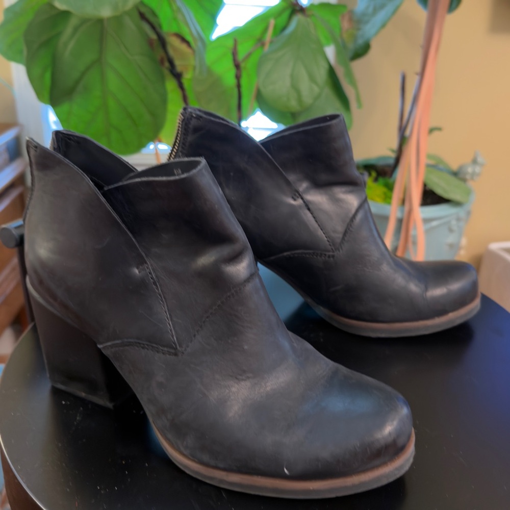 Kork-Ease Castaneda Boots Leather Heeled Ankle Booties 8.5